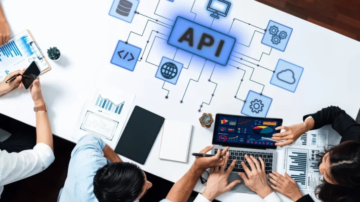 Illustration d’un connecteur API reliant plusieurs applications et services numériques