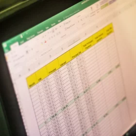 Tableur Excel utilisé pour gérer des données avant le passage à un outil métier